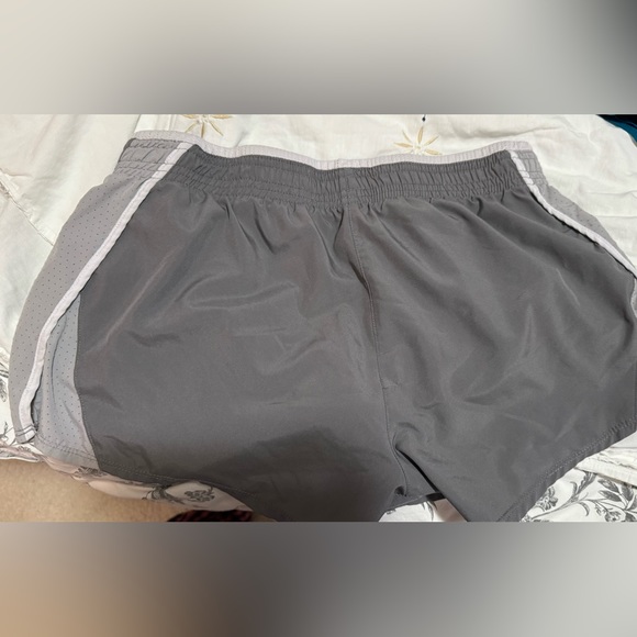Nike DRI-FIT Grey Shorts / medium - Picture 3 of 4